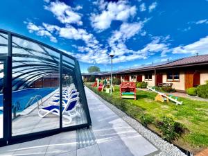 Rajska Mierzeja , SAUNA , JAKUZZI ,BASEN Z PODGRZEWANĄ WODĄ , KLIMATYZACJA-OGRZEWANIE , PLAC ZABAW , ROWERY , TARAS