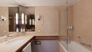 Hotels Holiday Inn Nice - Port St Laurent by IHG : photos des chambres