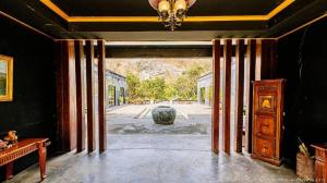 Avartarn Miracles Hotel