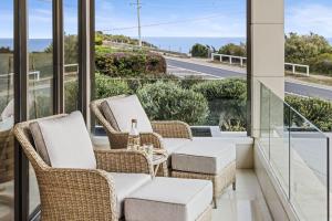 Mornington Beachfront Bliss - Pool, Spa & Rooftop Sunsets