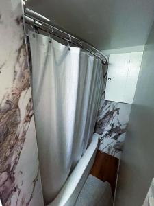 King and Double and Shared Hot Tub – Shiraz