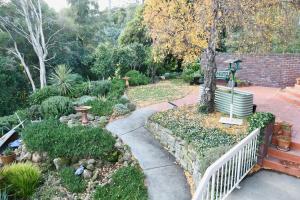 Huge luxurious home - Stunning Water Vista