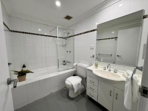 Modern 2-Bedroom Apartment 7mins to Paramatta Train Station