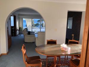 Huge luxurious home - Stunning Water Vista