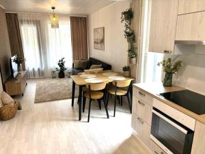 Luhtitalon päätyhuoneisto saunalla - Liinavaatteet,pyyhkeet ja loppusiivous sisältyvät aina majoituksen hintaan