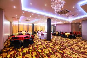 OYO 299 Randula Grand Venus Hotel