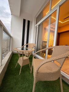 Aatha Luxury Suites With Pool