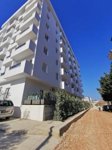 SeaBreeze Apartments