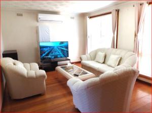 Charming Three-Bedroom Holiday Home Near Werribee Park