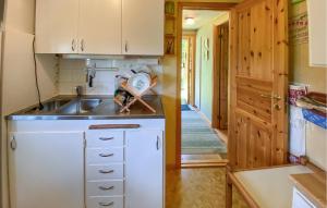 2 Bedroom Stunning Home In Kalmar