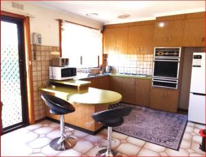 Charming Three-Bedroom Holiday Home Near Werribee Park