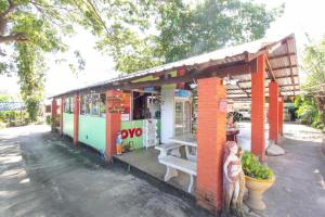 OYO 75372 Flight hut hotel