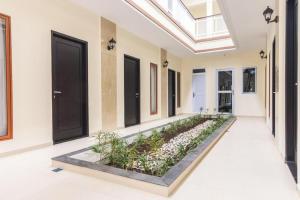 OYO Life 2735 Graha Nirwana