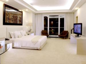 Sintesa Peninsula Hotel