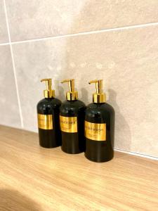 Luxurious 2 Bedroom - Water View and Parking