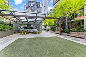 Prime Location Southern Cross 2BR freetram skybus