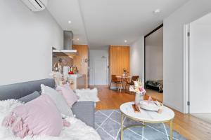 Prime Location Southern Cross 2BR freetram skybus