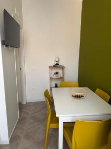 HOUSE on sunday SOLE