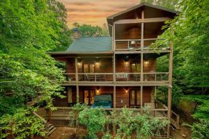 A Little Bit of Heaven Swim in the creek soak in the hot tub and relax in comfort
