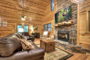 A Little Bit of Heaven Swim in the creek soak in the hot tub and relax in comfort