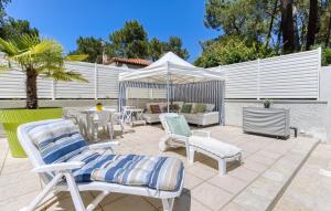 Maisons de vacances Charmante Maison Avec Piscine : photos des chambres