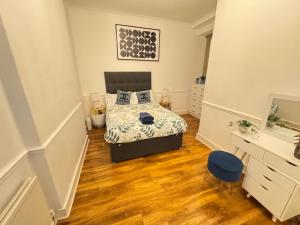 Family Four Bedroom House walk from Hyde Park