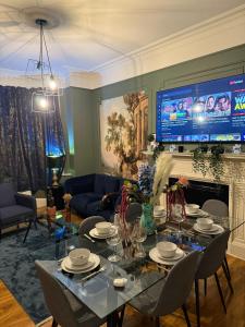 Family Four Bedroom House walk from Hyde Park