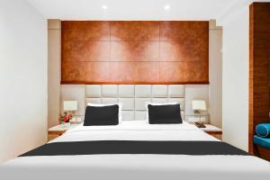 Super Collection O Chhatarpur Near Metro Park