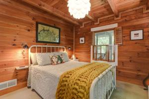 Respite at Big Canoe - Wood-burning fireplace bright interiors Wifi