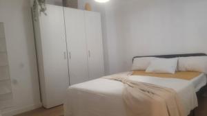 Dúplex soleado cerca del mar