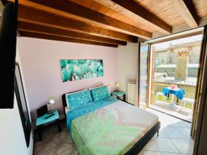 Desenzano Central Apartment with balcony