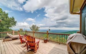 Eagles View - Gorgeous Mountain Views Luxury Interiors Telescope Library