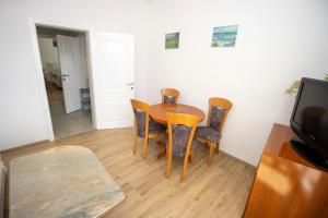 Apartments Miro - Front Row Sea View