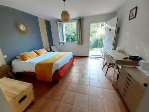 Hotels Logis Hotel Restaurant Le Clos des Capitelles : photos des chambres