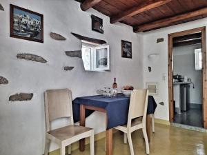 Karnagio - Traditional Seafront House