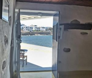 Karnagio - Traditional Seafront House