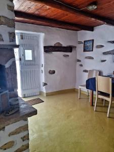 Karnagio - Traditional Seafront House