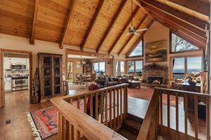 Canoe Believe It - Enjoy mountain views cook out on the Weber grill relax