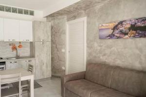 De Rosa Home Appartamento 4 posti letto, vicino al centro e al mare, con terrazza, aria condizionata, parcheggio privato e wifi