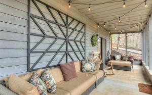 Wanderers Den - Peaceful mountain views Wifi and homey comforts