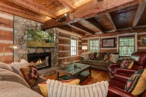 Three-Bedroom House room in Timber Lodge - Relax in rustic luxury in Big Canoe