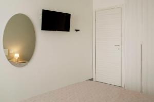 De Rosa Home Appartamento 4 posti letto, vicino al centro e al mare, con terrazza, aria condizionata, parcheggio privato e wifi