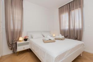 Adriatic Split beach apartment with sea view and garden