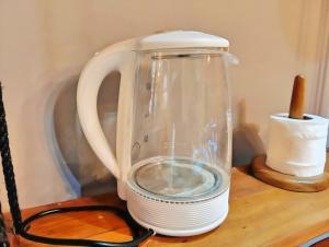 Stylish 3BR Rasuna Apt with Pool, Gym,Wi-Fi, Netflix