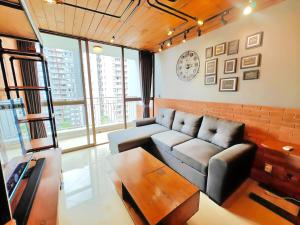 Stylish 3BR Rasuna Apt with Pool, Gym,Wi-Fi, Netflix