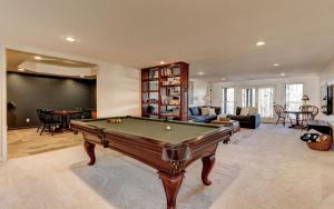 Hillside Manor -Luxury Hot Tub Fireplace Pool Table Wet Bar
