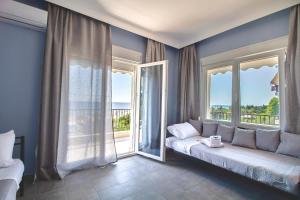 Nancy Seafront Apartment by RentalsPro - Nea Moudania Halkidiki