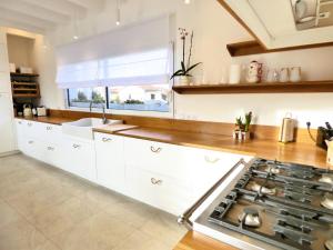Villas VILLA HELIOSEA, piscine chauffee, jacuzzi, climatisation : photos des chambres
