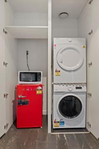 EQ Tower Ultra Modern 2BR CBD Base Mel Central