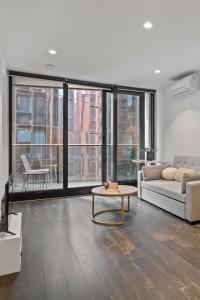 EQ Tower Ultra Modern 2BR CBD Base Mel Central